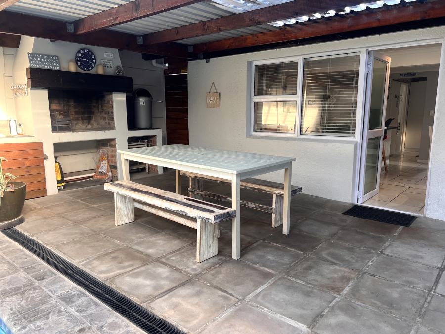 To Let 1 Bedroom Property for Rent in Melkbosstrand Central Western Cape
